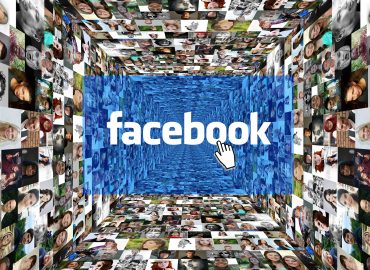 Plusieurs visages et le nom Facebook